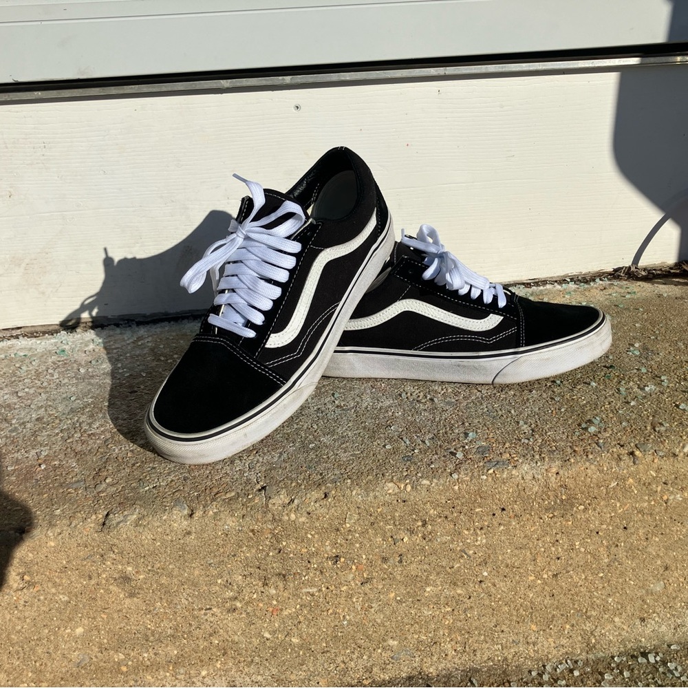 Vans Old Skools Men’s 8.5 Women’s 10.